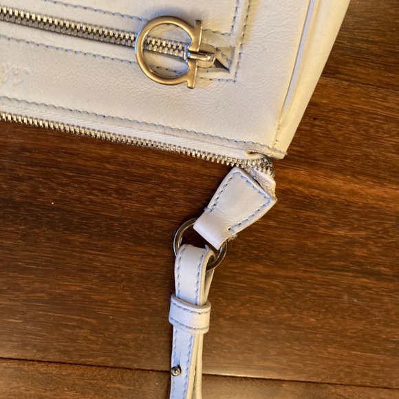 Salvatore Ferragamo Authentic White Purse - Picture 3 of 4